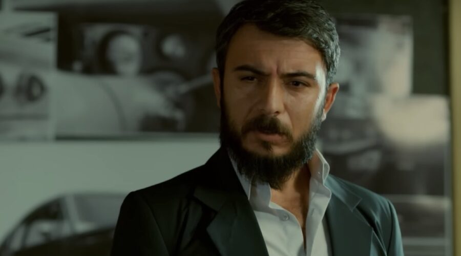 Bedir in una scena di “Terra Amara“. Credits: Mediaset.