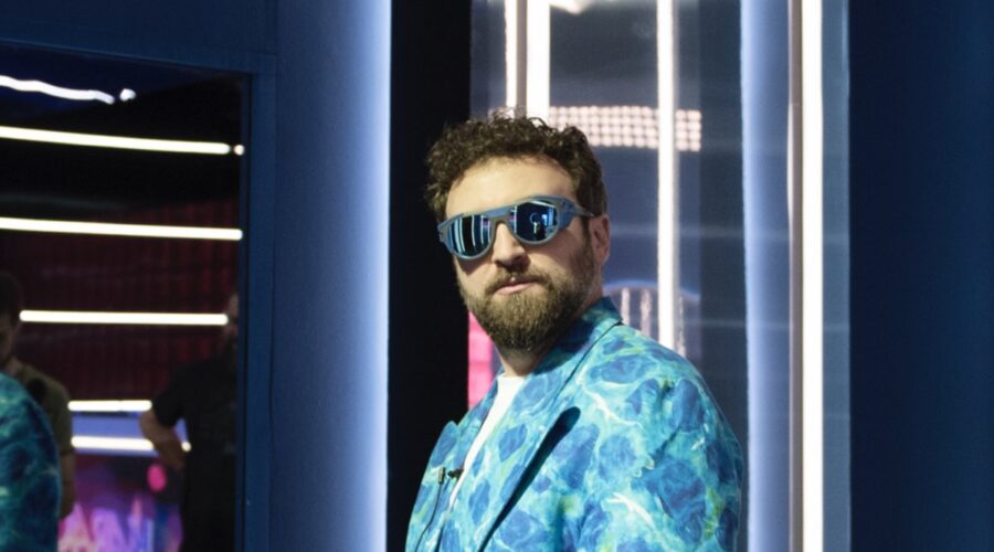 Dargen D'amico Nel Backstage Di Karaoke Night- Talenti Senza Vergogna 2. Credits Prime Video