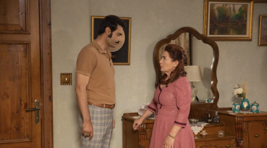 Da sinistra: Murat Ünalmis (Demir) e Nazal Kesal (Sevda Çaglayan) in una scena di “Terra Amara”. Credits: Mediaset.