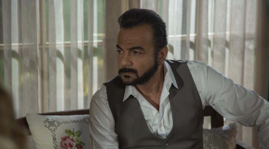 Kerem Alisik (Fekeli) in una scena di “Terra Amara”. Credits: Mediaset.
