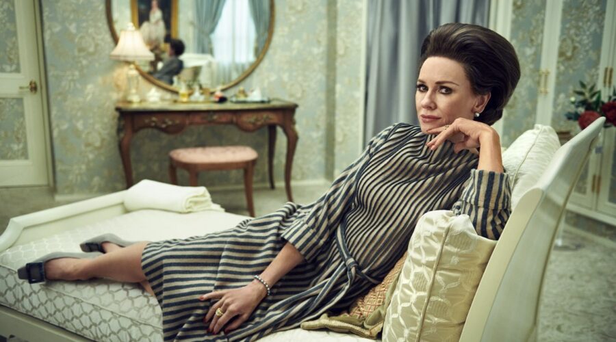 Naomi Watts in una scena di “Feud: Capote vs. The Swans”. Credits: Disney+.