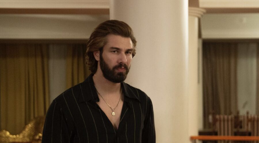 Furkan Palalı (Fikret) in una scena di “Terra Amara”. Credits: Mediaset.