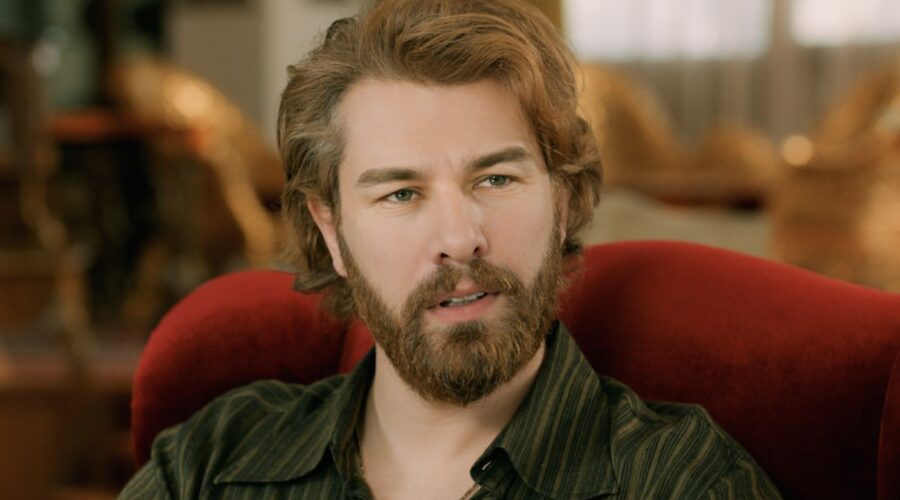 Furkan Palalı (Fikret) in una scena di “Terra Amara”. Credits: Mediaset.