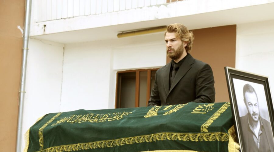 Fikret (Furkan Palali) in una scena di 