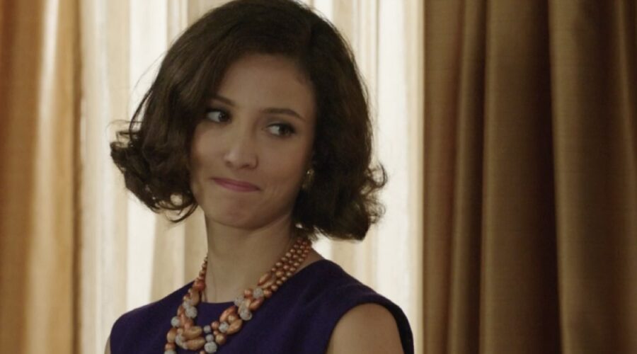 Lucrezia Massari (Flora Gentile Ravasi) in una scena della puntata 88 de “Il Paradiso Delle Signore 8”. Credits: Rai.