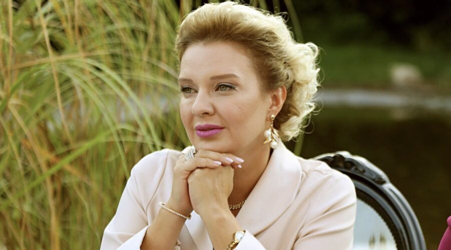 Yeliz Doğramacılar (Füsun) in una scena di ”Terra Amara”. Credits: Mediaset