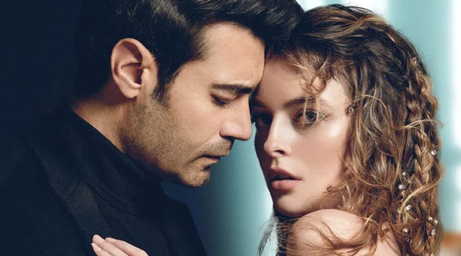 Da sinistra: Murat Ünalmış e Melis Sezen nel poster di “Gülcemal”. Credits: Fox/Madd/IMDb.