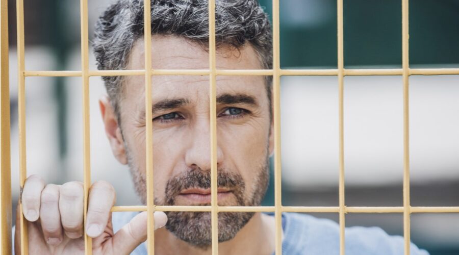 Raoul Bova (Riccardo Bramanti) in una scena de