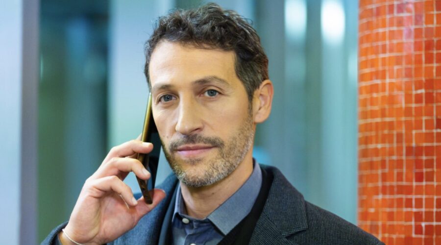 Leonardo Santini (Flavio) in una scena di “Un Posto Al Sole”. Credits: Rai.