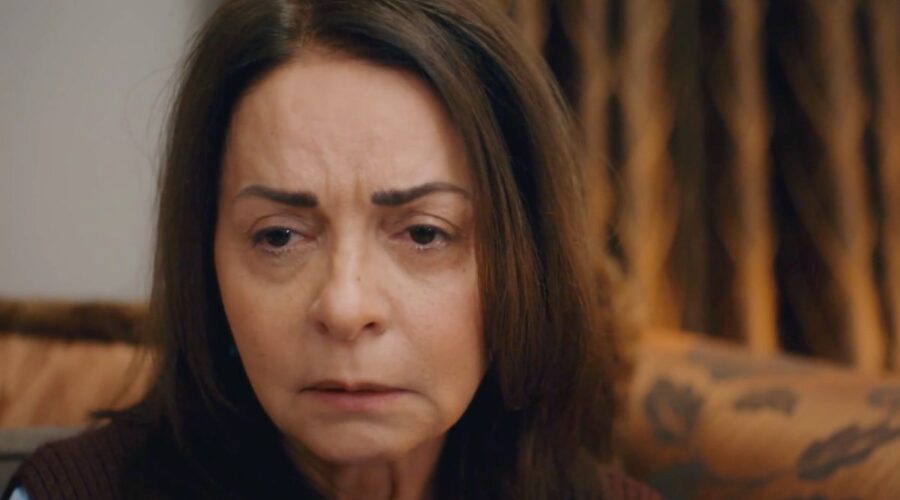 Sakine racconta la sua storia in “My Home My Destiny”. Credits: Cattura schermo/Mediaset Infinity.