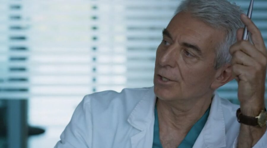 Pierdante Piccioni in un cameo nel quinto episodio di ”Doc - Nelle tue mani 3”. Credits fotogramma: Rai