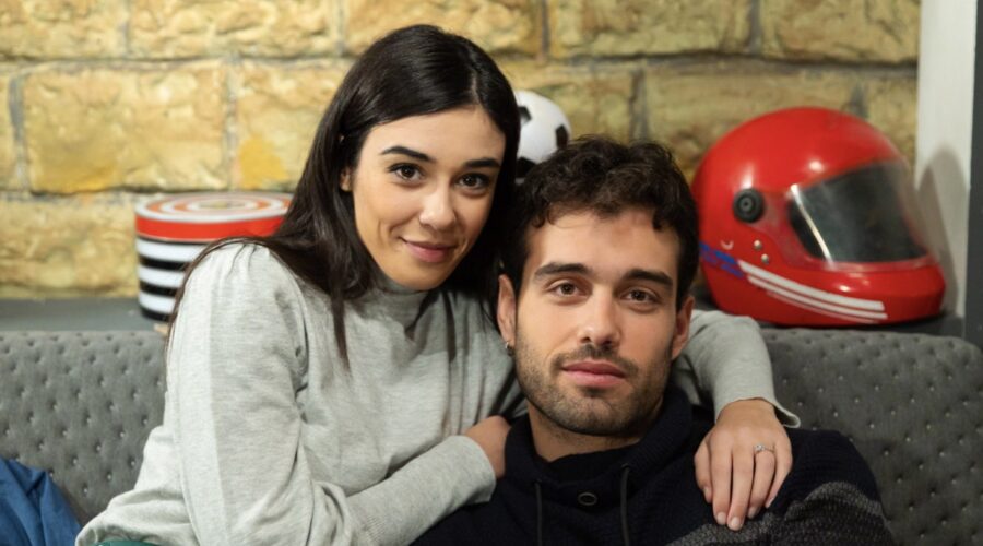 Nunzio (Vladimir Randazzo) e Rossella (Giorgia Gianetiempo) in una scena di 