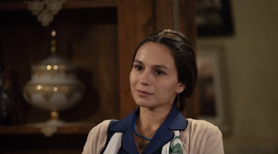 Selin Yeninci (Saniye) in una scena di “Terra Amara”. Credits: Mediaset.