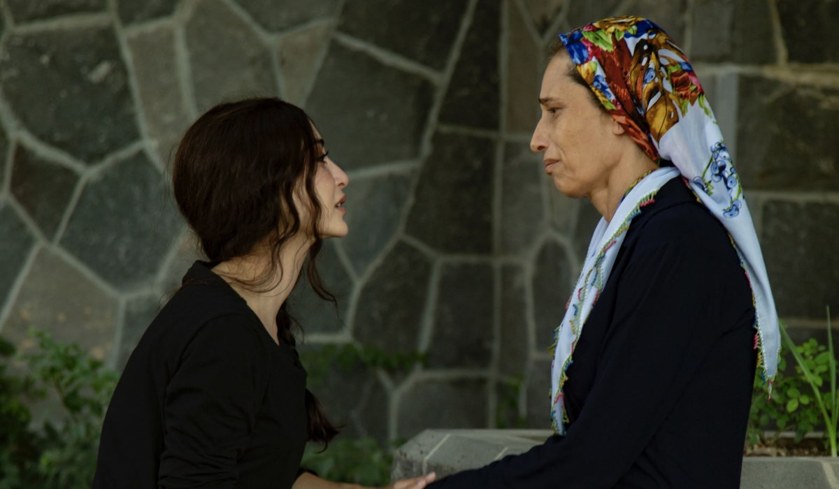 Melike İpek Yalova (Müjgan Hekimoğlu Akkaya) in una scena di