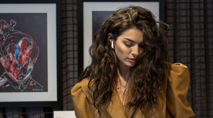 Melisa Aslı Pamuk (Setenay) in una scena di “Dreams and Realities - La forza dei sogni”. Credits: Mediaset Infinity