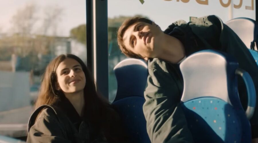 “Skam Italia 6”: Asia e Giulio partono per un avventura. Credits: Cattura schermo/YouTube.