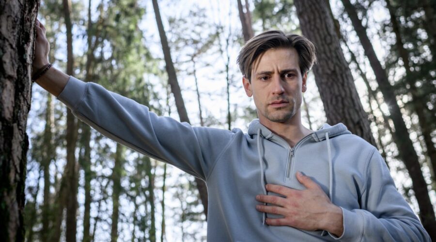 Sandro Kirtzel (Paul) in “Tempesta D'Amore”. Credits: Das Erste/Rti Mediaset. (Tempesta D'Amore 13 gennaio 2024)