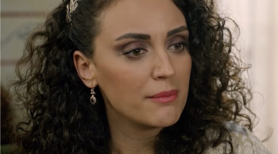 Filiz, l'ex moglie di Demir, in una scena di 