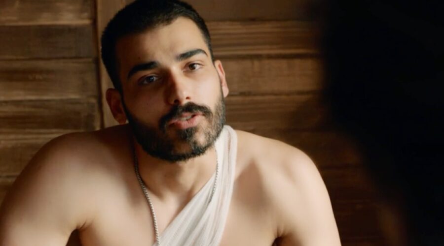 Hamran Said in una scena di “Terra Amara”. Credits: Cattura schermo.