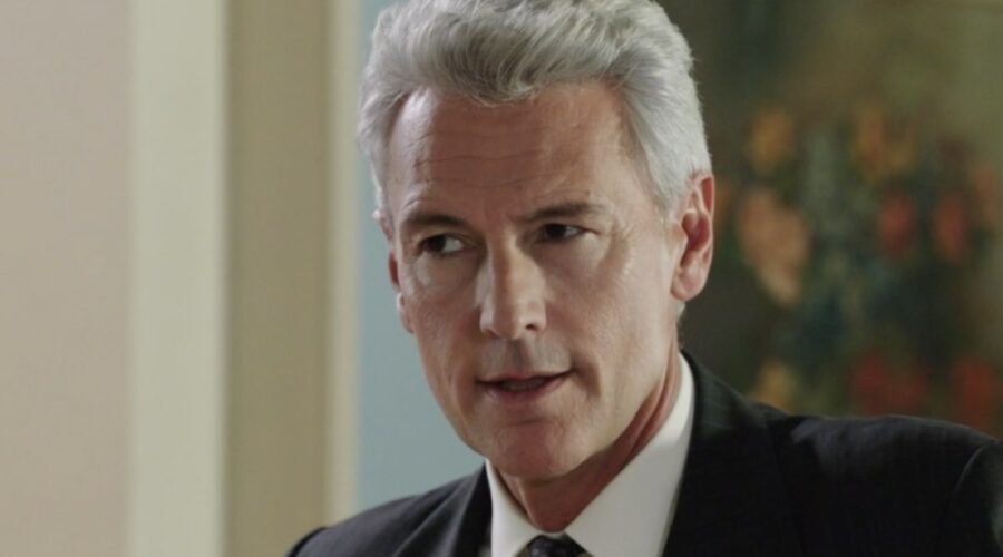 Roberto Farnesi (Umberto Guarnieri) in una scena della puntata 26 de 