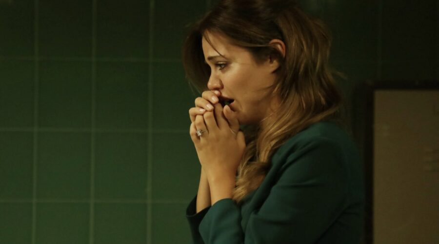 Hilal Altınbilek (Züleyha) in una scena di ”Terra Amara”. Credits: Mediaset