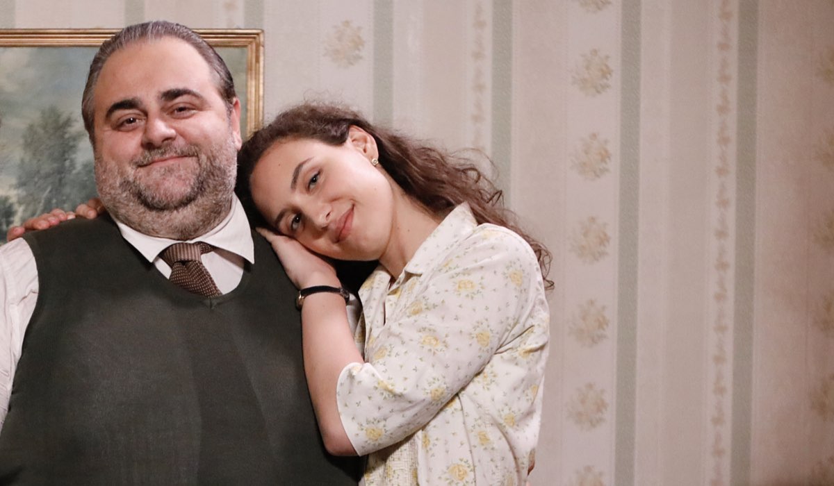 Da sinistra: Massimo Cagnina (Ciro Puglisi) e Silvia Bruno (Agata Puglisi) in un posato per 