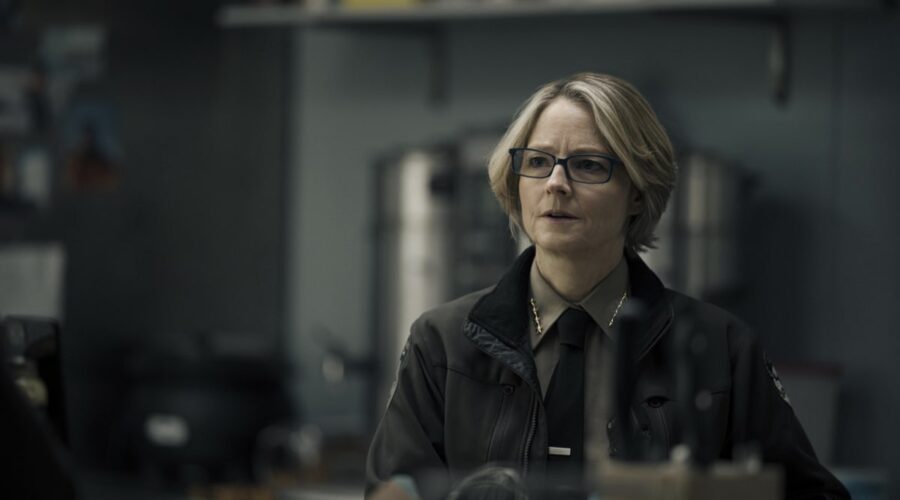 Liz Danvers - interpretata da Jodie Foster - in un'immagine della quarta stagione “True Detective: Night Country”. Credits: Sky Italia/Hbo.