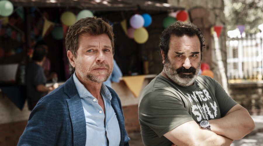 Claudio Gioe (Lamanna) e Domenico Centamore (Piccionello) in una scena di “Makari 3”. Credits: Rai.