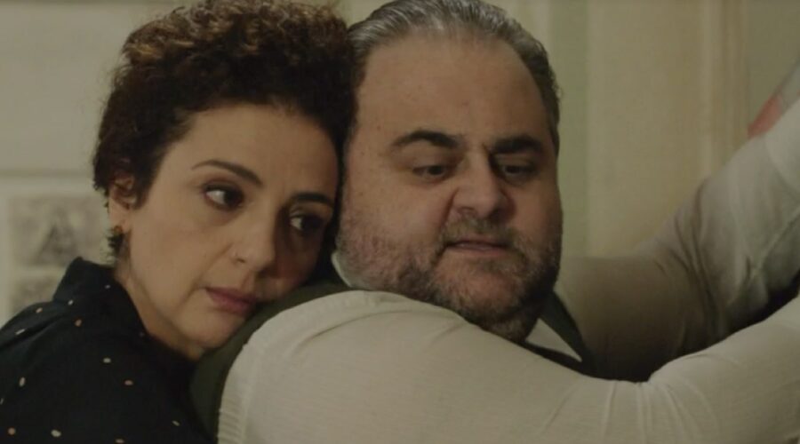 Da sinistra: Gioia Spaziani (Concetta Puglisi) e Massimo Cagnina (Ciro Puglisi) in una scena della puntata 102 de “Il Paradiso Delle Signore 8”. Credits: Rai.