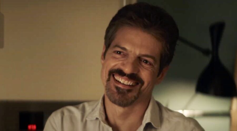 Screenshot di David Sebasti (Filippo) da una scena di “Gloria”. Credits: Rai.