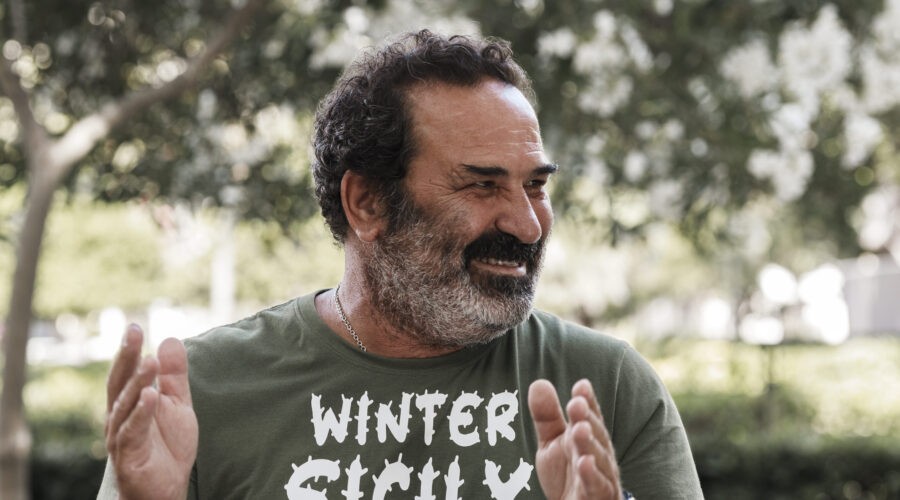 Domenico Centamore (Piccionello) in una scena di “Makari 3”. Credits: Rai.