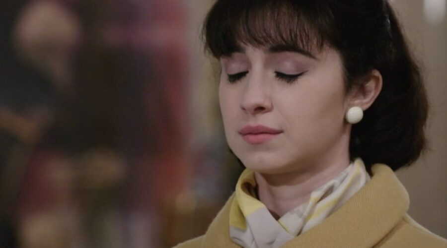 Clara Danese (Elvira Gallo) in una scena della puntata 98 de “Il Paradiso Delle Signore 8”. Credits: Rai.