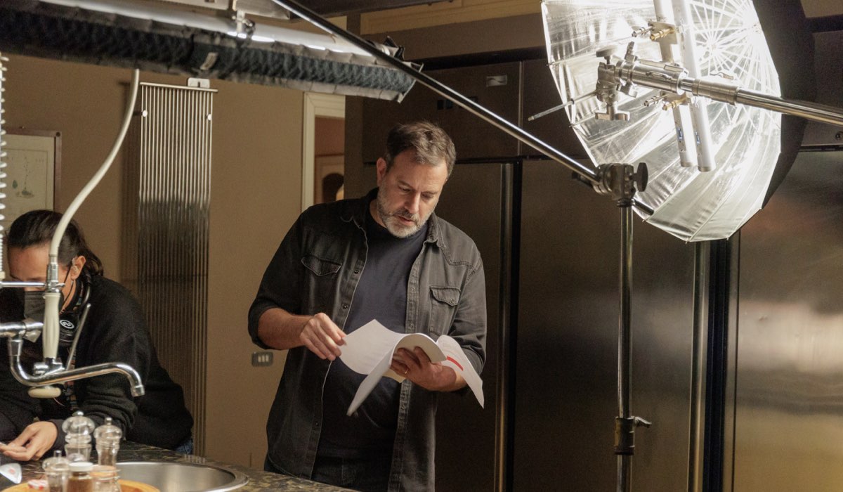 Fausto Brizzi, il regista di “Gloria” sul set. Credits: Rai.
