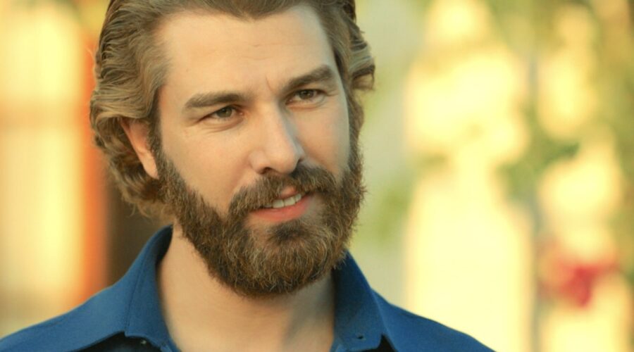 Furkan Palali (Fikret Fekeli) in “Terra Amara”. Credits: RTI Mediaset.