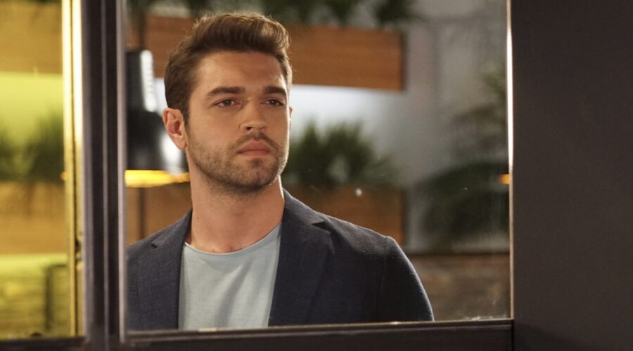Furkan Andic (Demir) in una scena di “Everywhere I Go - Coincidenze d'amore”. Credits: Mediaset Infinity.