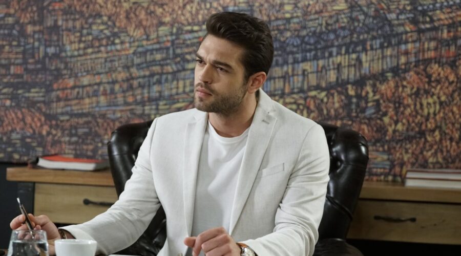 Furkan Andic (Demir) in una scena di “Everywhere I Go - Coincidenze d'amore”. Credits: Mediaset Infinity.