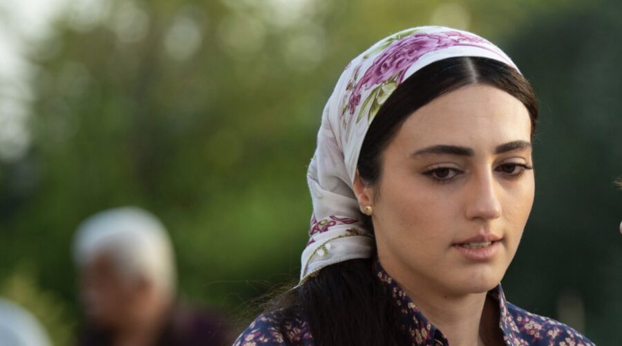 Selin Genç (Gulten) in una scena di “Terra Amara”. Credits: RTI Mediaset.