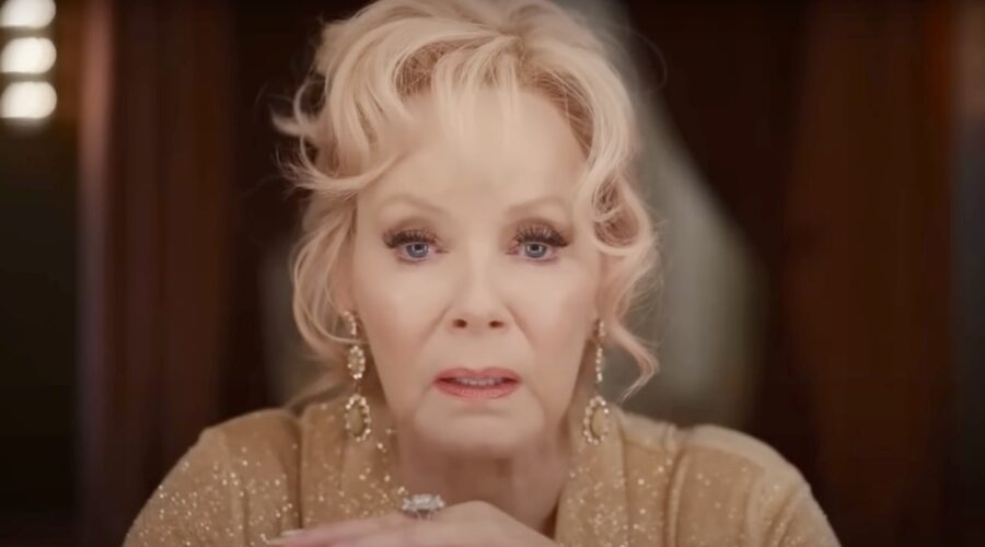 Jean Smart in una scena di “Hacks”. Credits: fotogramma/YouTube.