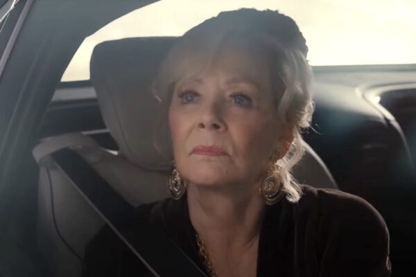 Jean Smart in una scena della seconda stagione di “Hacks”. Credits: fotogramma/YouTube.