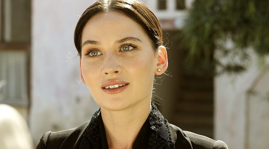 Ilayda Çevik (Betül Arcan) in “Terra Amara”. Credits: RTI Mediaset.