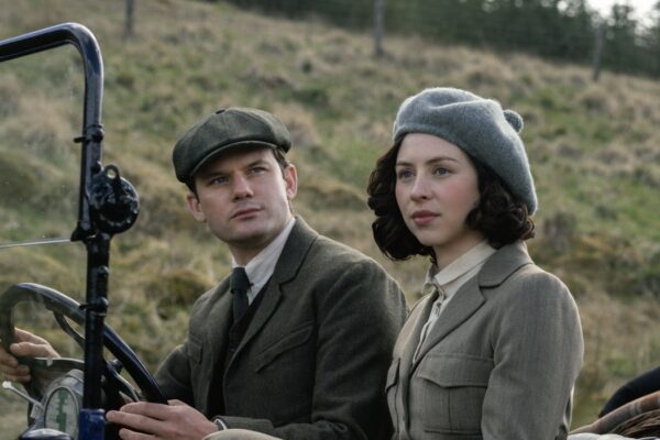 Jeremy Irvine E Hermione Corfield In Outlander Blood Of My Blood Credits Sky