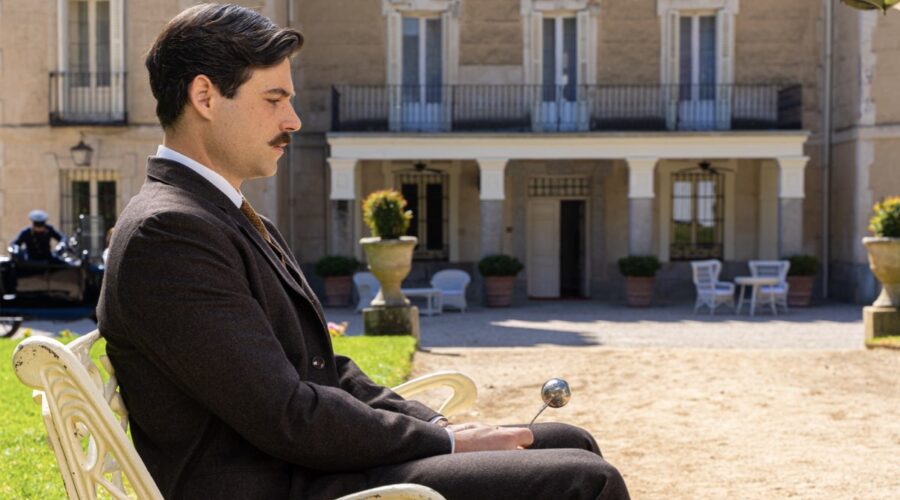 Arturo Sancho (Manuel Luján) in una scena de “La Promessa”. Credits: Mediaset.