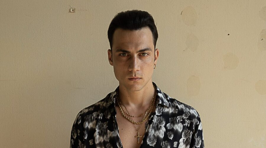 Matteo Paolillo (Edoardo Conte) in un posato per “Mare Fuori 4”. Credits: Sabrina Cirillo/Rai.