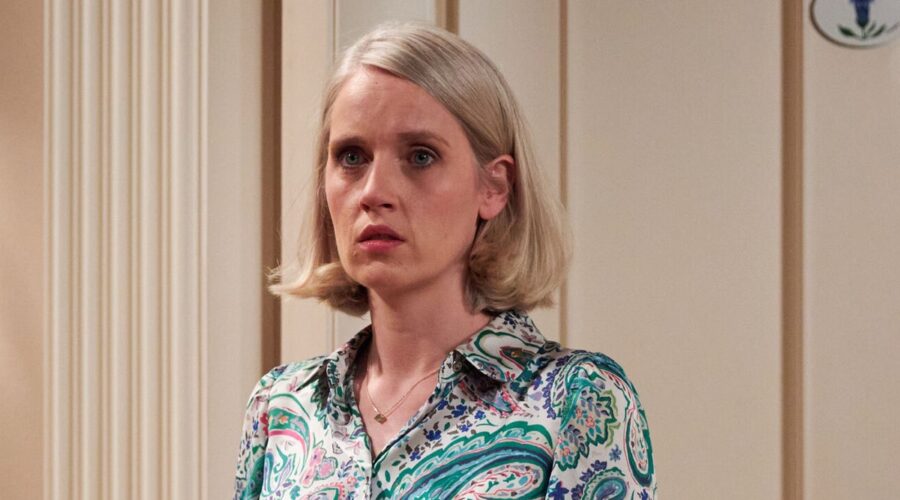 Claudia Hinterecker (Nina Gesang) in una scena di “Tempesta D'Amore”. Credits: Mediaset.