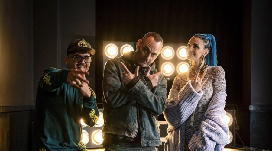 Da sinistra: Geolier, Fabri Fibra e Rose Villain in “Nuova Scena”. Credits: Karim El Maktafi/Netflix.