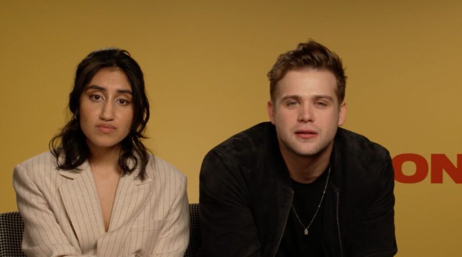 Da sinistra: Ambika Mod e Leo Woodall in “One Day”. Credits: Cattura schermo/Tvserial.it.