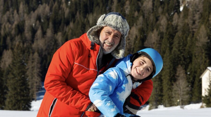 Da sinistra: Patrizio Rispo (Raffaele) e Gennaro De Simone (Jimmy) in una scena di “Un Posto Al Sole”. Credits: Rai.