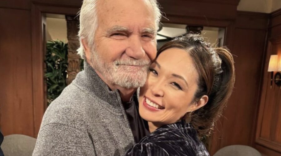 Da sinistra: John McCook (Eric) e Romy Park (Poppy) sul set di “Beautiful” in uno scatto pubblicato dall'attrice su Instagram. Credits: @romypark.