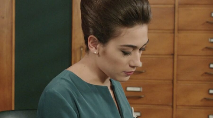 Nicoletta Di Bisceglie (Rosa Camilli) in una scena della puntata 108 de “Il Paradiso Delle Signore 8”. Credits: Rai.