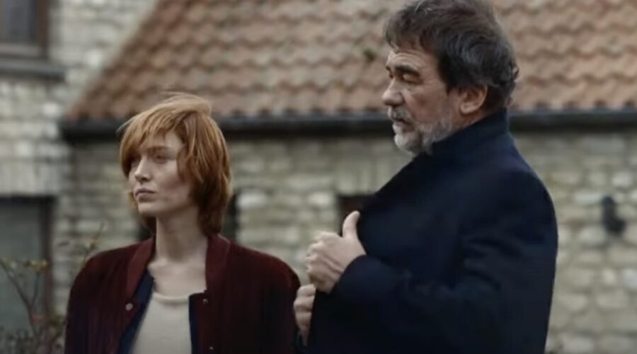 Screenshot di Erika Sainte (Camille Delaunay) e Olivier Marchal (Pierre Niemans) nel trailer ufficiale di “I Fiumi Di Porpora - La Serie”. Credits: RTS